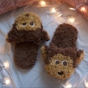 Fun monkey slippers 🐵